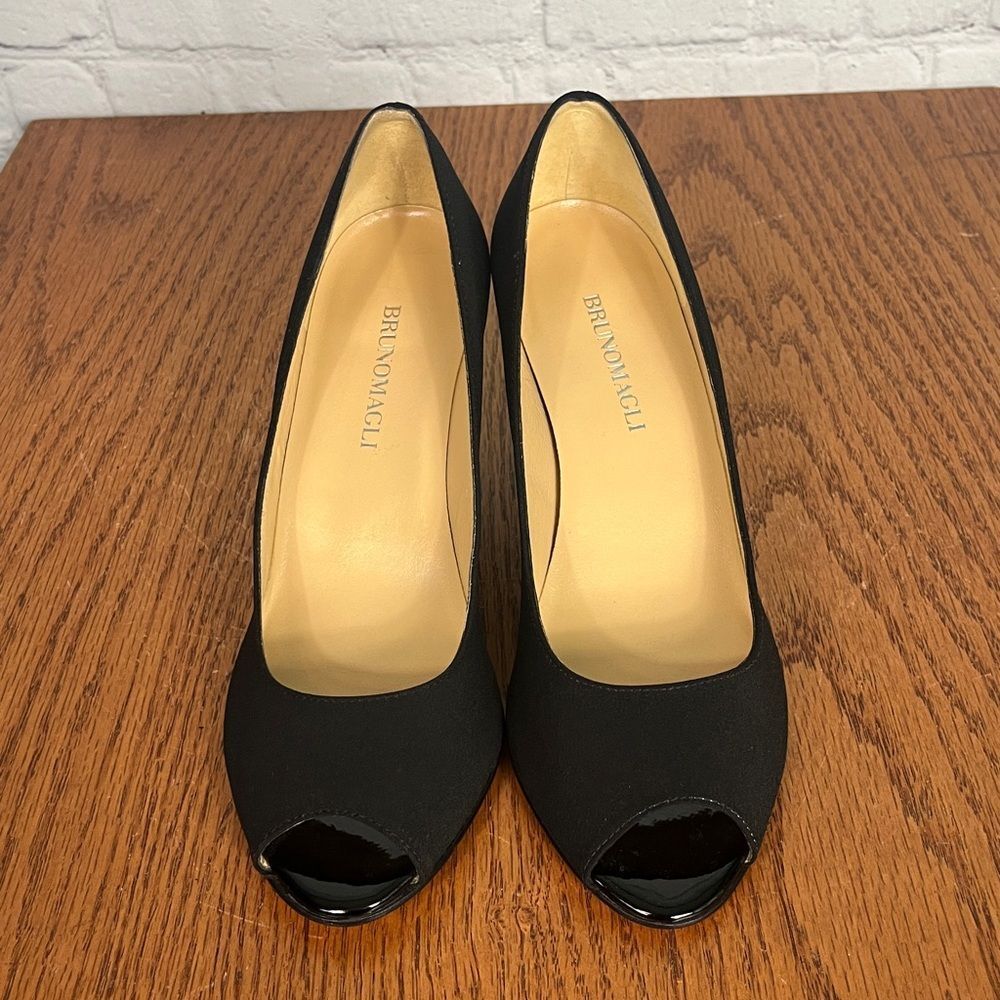 Bruno Magli Open Peep Toe Black Heels Size 7.5B New Vero Cuoio